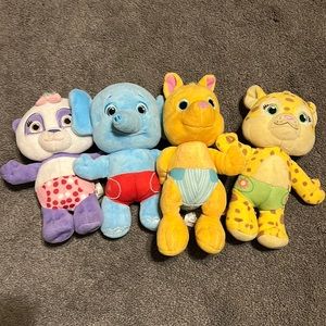 Set of 4 Word Party Dolls Pre Owned